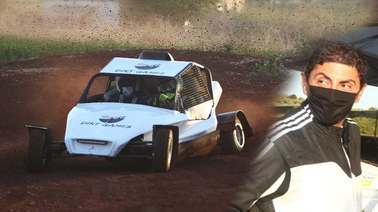 O Υφυπουργός Αθλητισμού Λευτέρης Αυγενάκης drift-αρε με χωμάτινες φόρμουλες